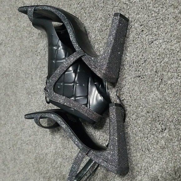 Nine West Grey Sparkling Heels Sandals 6M - Picture 9 of 10